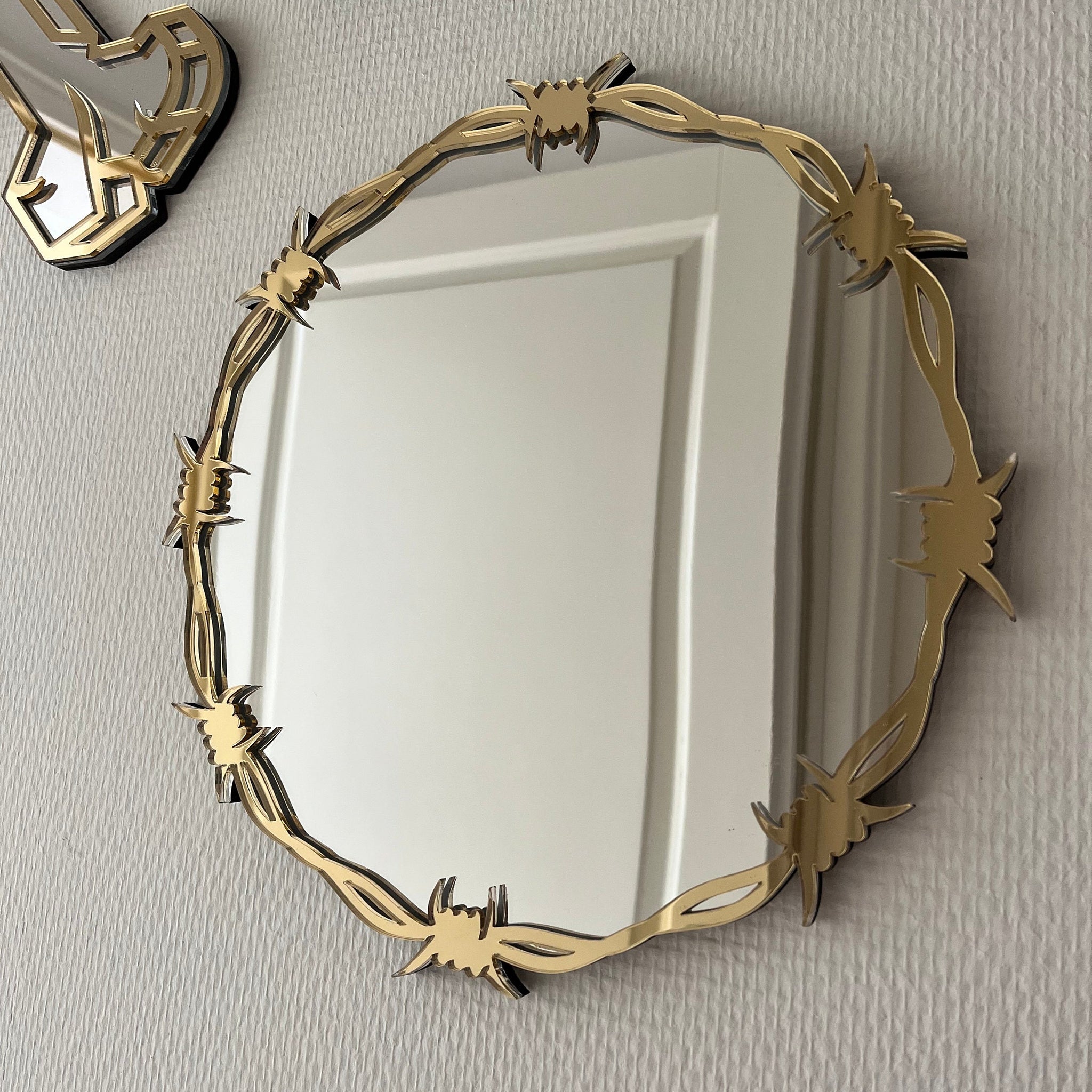 Barbed Wire Mirror - Tattoo Design - Unique Acrylic Wall Decor for Art Enthusiasts & Studio Collectors - Gold - Silver