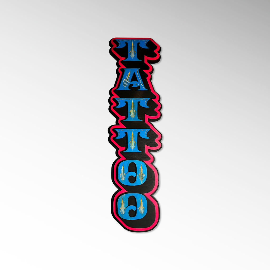 Handgemaakt houten Tattoo Sign Royale van hout door Lekky Studio in Twente - Decoratie voor tattoo shop en man cave